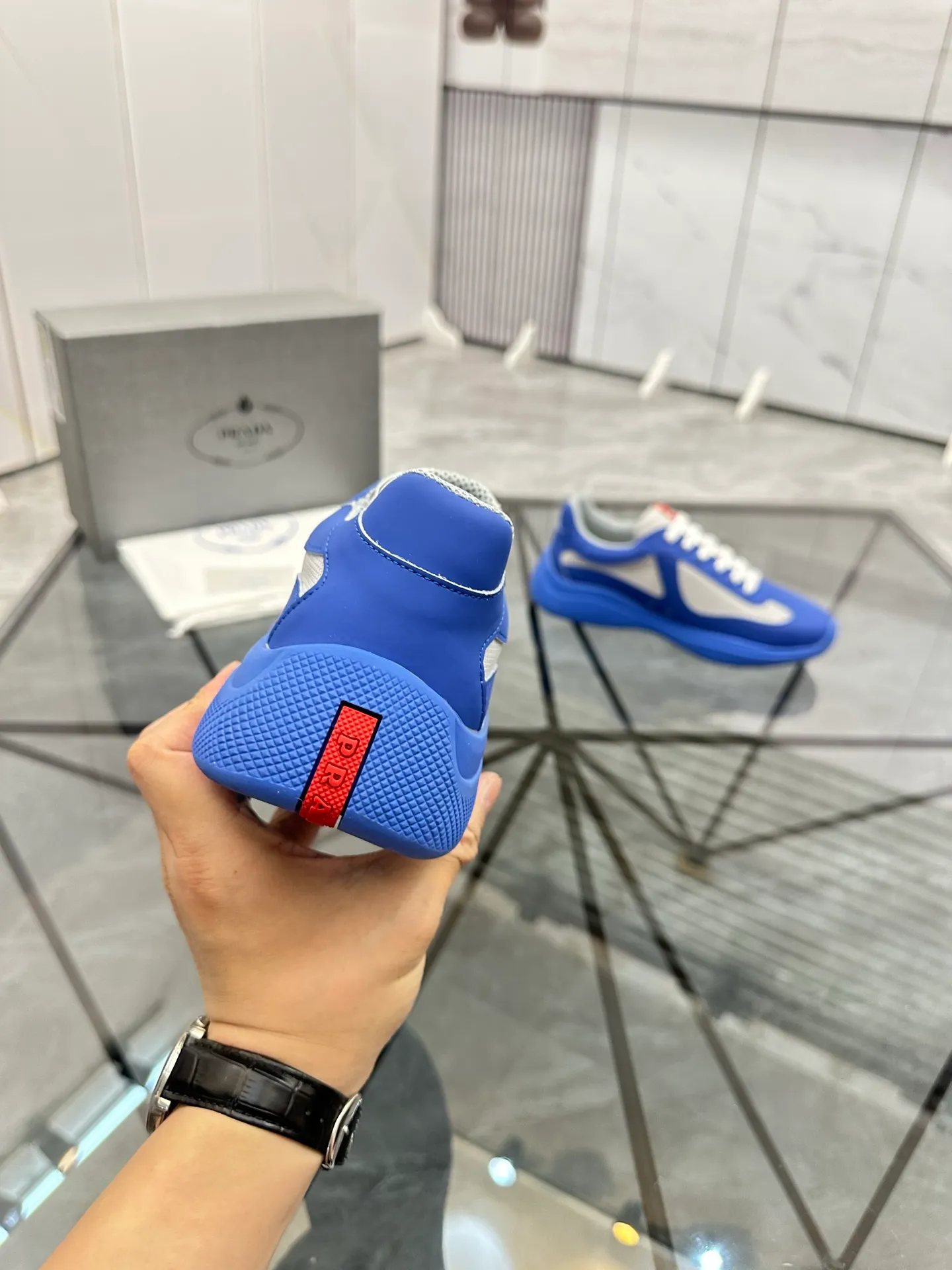 Men's shoes: 💰P360¥ Product trademark: Prada *"Prada*" low-top casual shoes Regular size: 35-47 (can be customized to 48) couple style Product materials: imported silk leather upper, breathable lining, original outsole. Number: 943